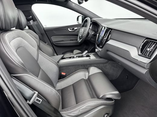 Volvo  XC60 T6 Recharge Plus Black Edition | 21" | Luchtvering | Trekhaak | Panoramadak | Getint Glas | Full ... ActivLease financial lease