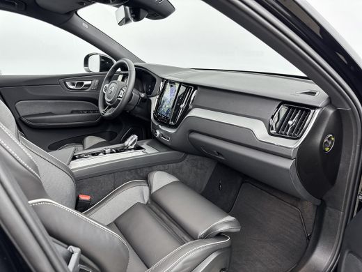 Volvo  XC60 T6 Recharge Plus Black Edition | 21" | Luchtvering | Trekhaak | Panoramadak | Getint Glas | Full ... ActivLease financial lease