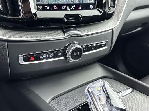 Volvo  XC60 T6 Recharge Plus Black Edition | 21" | Luchtvering | Trekhaak | Panoramadak | Getint Glas | Full ... ActivLease financial lease