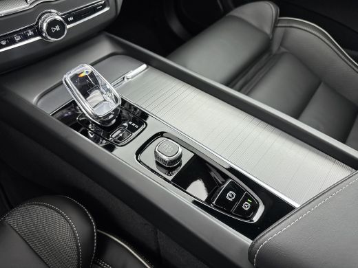 Volvo  XC60 T6 Recharge Plus Black Edition | 21" | Luchtvering | Trekhaak | Panoramadak | Getint Glas | Full ... ActivLease financial lease