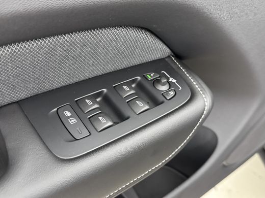 Volvo  XC60 T6 Recharge Plus Black Edition | 21" | Luchtvering | Trekhaak | Panoramadak | Getint Glas | Full ... ActivLease financial lease