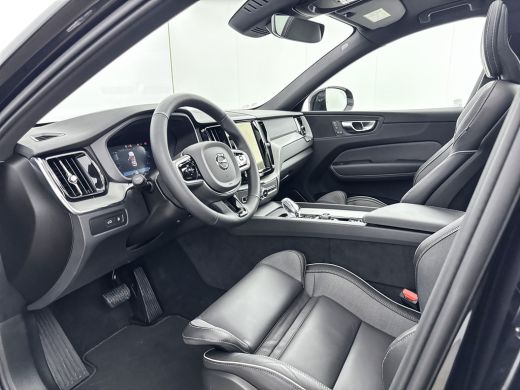 Volvo  XC60 T6 Recharge Plus Black Edition | 21" | Luchtvering | Trekhaak | Panoramadak | Getint Glas | Full ... ActivLease financial lease