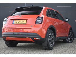 Fiat 600e La Prima 54 kWh 96%SOH! | Massage | Adaptive Cruise | Elektr. Stoelen | Elektr. Achterklep | Stoe...