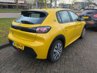 Peugeot e-208 EV Active 50 kWh 3 Fase 11kW Unieke KM-stand! | 1e Eigenaar | Dealeronderhouden | Navigatie by Ap...