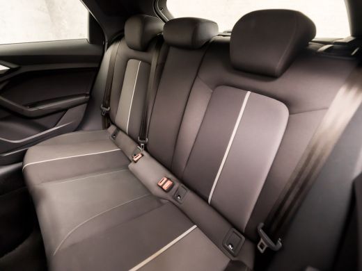 Audi A1 Sportback Sportback 25 TFSI Epic Sport (APPLE CARPLAY, ZWART HEMEL, GETINT GLAS, SPORTSTOELEN, PARKEERSENSO... ActivLease financial lease