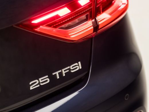 Audi A1 Sportback Sportback 25 TFSI Epic Sport (APPLE CARPLAY, ZWART HEMEL, GETINT GLAS, SPORTSTOELEN, PARKEERSENSO... ActivLease financial lease