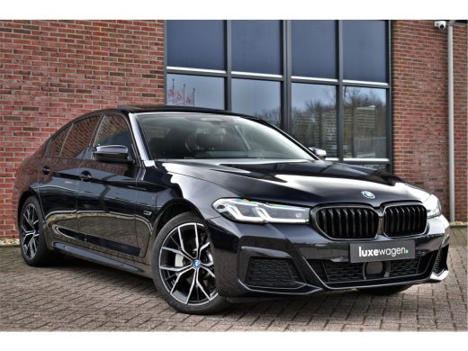 BMW 5 Serie 530e M-Sport Pano Trekh ACC HUD 360 Laser El-Klep ActivLease financial lease