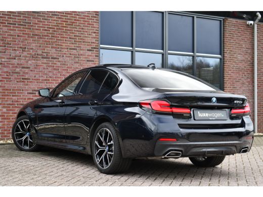 BMW 5 Serie 530e M-Sport Pano Trekh ACC HUD 360 Laser El-Klep ActivLease financial lease