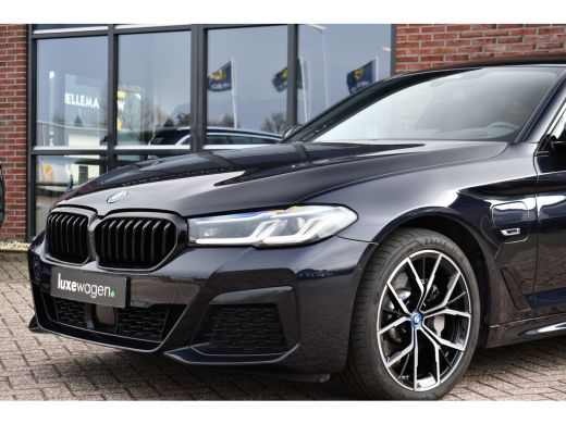 BMW 5 Serie 530e M-Sport Pano Trekh ACC HUD 360 Laser El-Klep ActivLease financial lease