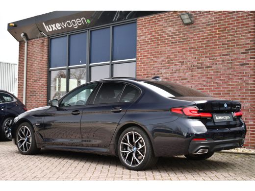 BMW 5 Serie 530e M-Sport Pano Trekh ACC HUD 360 Laser El-Klep ActivLease financial lease
