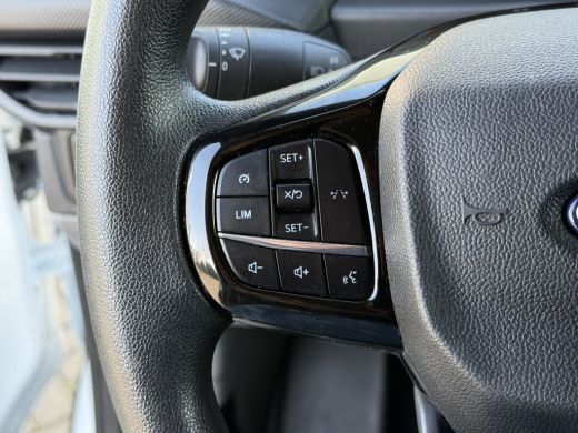 Ford Transit Custom 2.0 TDCI 136 PK TREND / L2H1 / 41.992 KM !! / 2.800 KG AHG / CAMERA / CRUISE / 3 ZITS / AIRCO / C... ActivLease financial lease