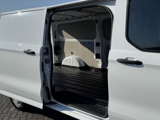 Ford Transit Custom 2.0 TDCI 136 PK TREND / L2H1 / 41.992 KM !! / 2.800 KG AHG / CAMERA / CRUISE / 3 ZITS / AIRCO / C... ActivLease financial lease