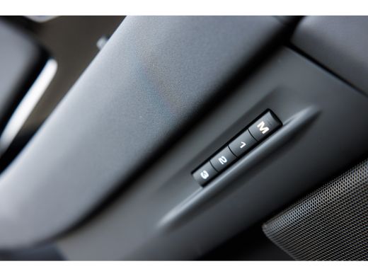 Land Rover Range Rover Evoque P270e SE Dynamic Edition | Cold Climate | 360gr Camera | Pano | 20" | Black Pack | Beschikbaar pe... ActivLease financial lease