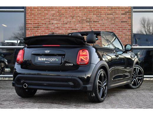 Mini Cooper Cabrio 1.5 Cooper 136pk aut Camera 18inch LED Windscherm ActivLease financial lease