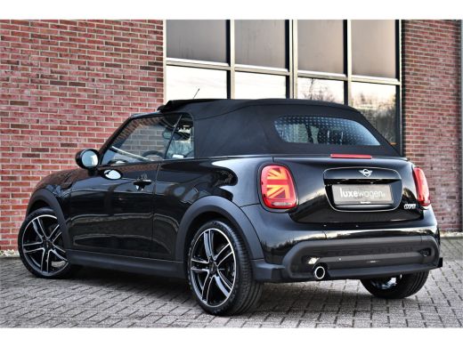 Mini Cooper Cabrio 1.5 Cooper 136pk aut Camera 18inch LED Windscherm ActivLease financial lease