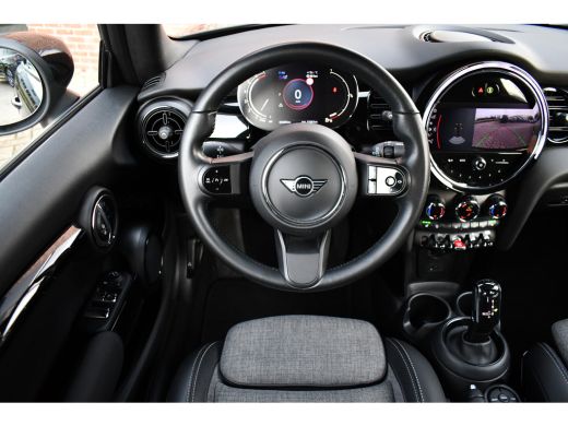 Mini Cooper Cabrio 1.5 Cooper 136pk aut Camera 18inch LED Windscherm ActivLease financial lease