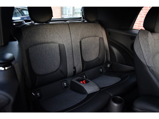 Mini Cooper Cabrio 1.5 Cooper 136pk aut Camera 18inch LED Windscherm ActivLease financial lease