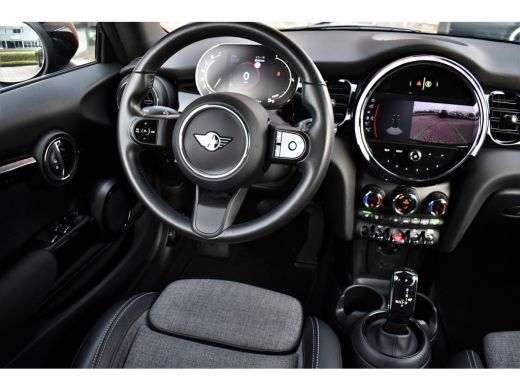 Mini Cooper Cabrio 1.5 Cooper 136pk aut Camera 18inch LED Windscherm ActivLease financial lease