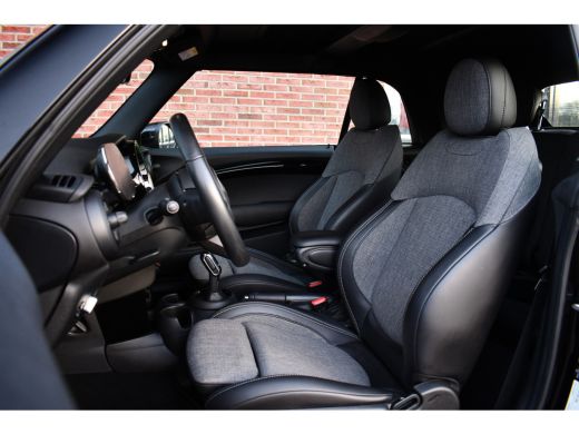 Mini Cooper Cabrio 1.5 Cooper 136pk aut Camera 18inch LED Windscherm ActivLease financial lease