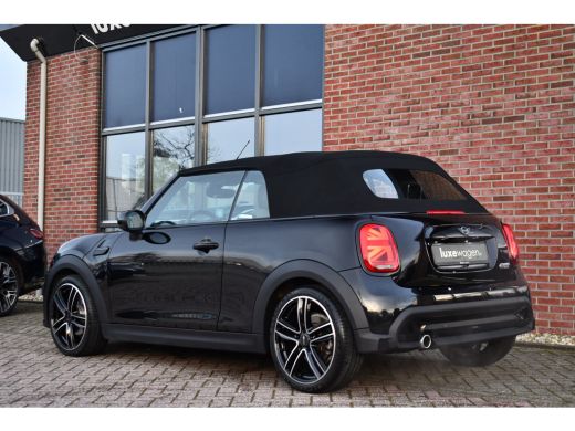 Mini Cooper Cabrio 1.5 Cooper 136pk aut Camera 18inch LED Windscherm ActivLease financial lease