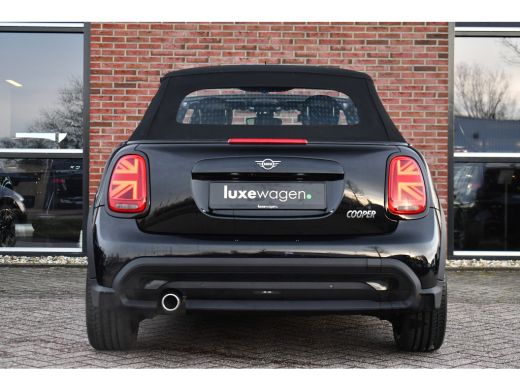 Mini Cooper Cabrio 1.5 Cooper 136pk aut Camera 18inch LED Windscherm ActivLease financial lease