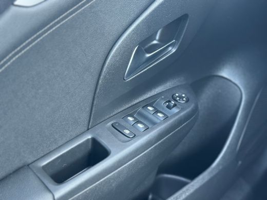 Opel Corsa 1.2 GS Line 100PK | Sport Stoelen | Airco | NAVI | Cruise | Sensor Achter | LED | 16" LMV ActivLease financial lease