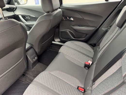 Peugeot 2008 1.2 Hybrid 136PK Allure Automaat | Camera Voor/Achter | Draadloze Apple Carplay / Android Auto | ... ActivLease financial lease