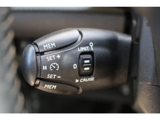 Peugeot 2008 1.2 PureTech Active | Navi by app | Bluetooth | All season | Parkeersensoren | 1e Eigenaar | 91.0... ActivLease financial lease