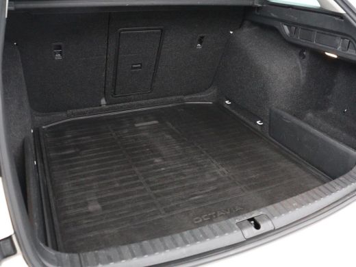 Skoda Octavia 1.0 e-TSI Business Edition | Trekhaak | Carplay | Navigatie | Full LED | Parkeerhulp | Cruise con... ActivLease financial lease