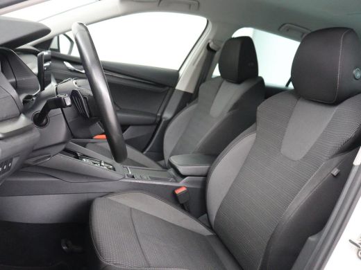 Skoda Octavia 1.0 e-TSI Business Edition | Trekhaak | Carplay | Navigatie | Full LED | Parkeerhulp | Cruise con... ActivLease financial lease