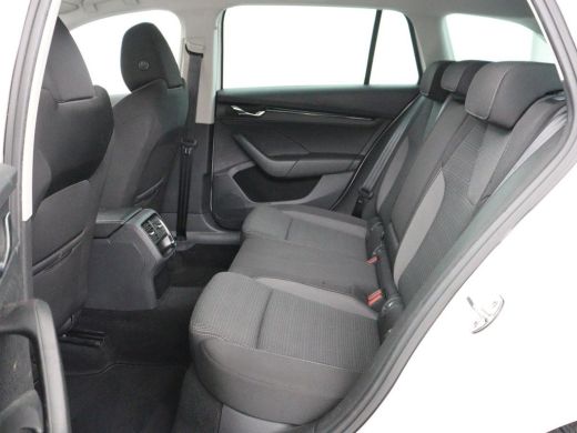 Skoda Octavia 1.0 e-TSI Business Edition | Trekhaak | Carplay | Navigatie | Full LED | Parkeerhulp | Cruise con... ActivLease financial lease