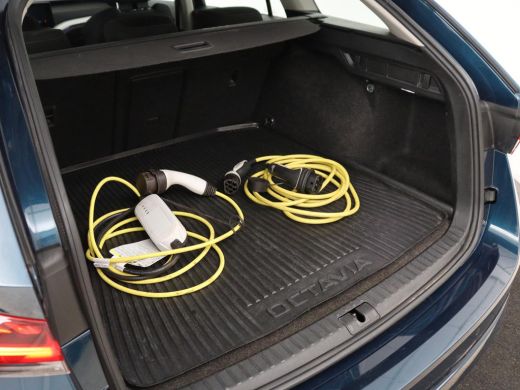 Skoda Octavia 1.4 TSI iV PHEV Business Edition | Stoelverwarming | Trekhaak | Carplay | Keyless | Sfeerverlicht... ActivLease financial lease