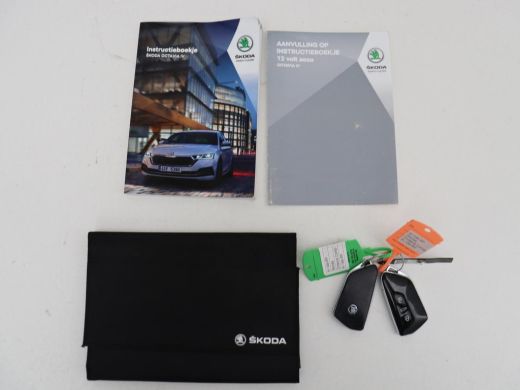 Skoda Octavia 1.4 TSI iV PHEV Business Edition | Stoelverwarming | Trekhaak | Carplay | Keyless | Sfeerverlicht... ActivLease financial lease