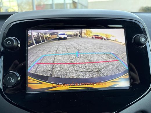 Toyota Aygo 1.0 VVT-i x-play **APPLE CARPLAY/ AIRCO/ BEGRENZER/ PERKEERCAMERA** ActivLease financial lease