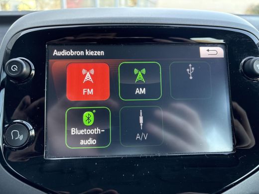 Toyota Aygo 1.0 VVT-i x-play **APPLE CARPLAY/ AIRCO/ BEGRENZER/ PERKEERCAMERA** ActivLease financial lease