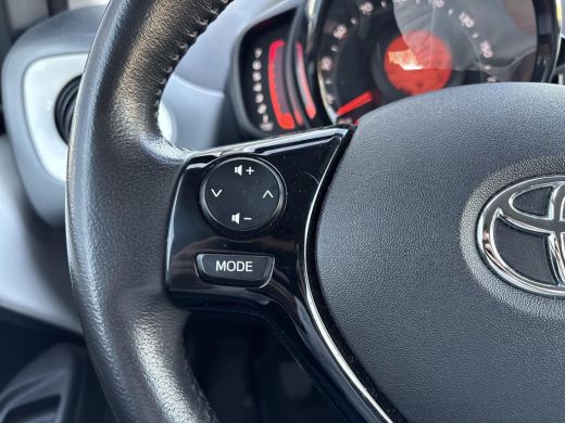 Toyota Aygo 1.0 VVT-i x-play **APPLE CARPLAY/ AIRCO/ BEGRENZER/ PERKEERCAMERA** ActivLease financial lease