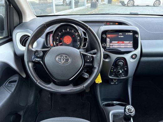 Toyota Aygo 1.0 VVT-i x-play **APPLE CARPLAY/ AIRCO/ BEGRENZER/ PERKEERCAMERA** ActivLease financial lease