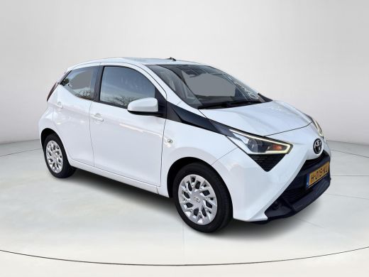 Toyota Aygo 1.0 VVT-i x-play **APPLE CARPLAY/ AIRCO/ BEGRENZER/ PERKEERCAMERA** ActivLease financial lease