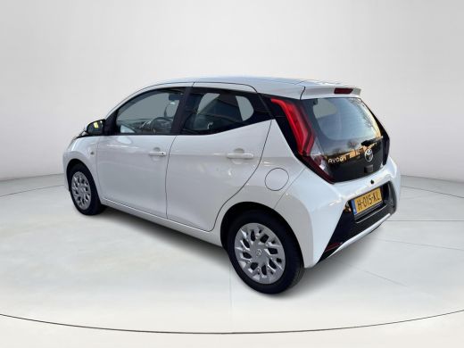 Toyota Aygo 1.0 VVT-i x-play **APPLE CARPLAY/ AIRCO/ BEGRENZER/ PERKEERCAMERA** ActivLease financial lease