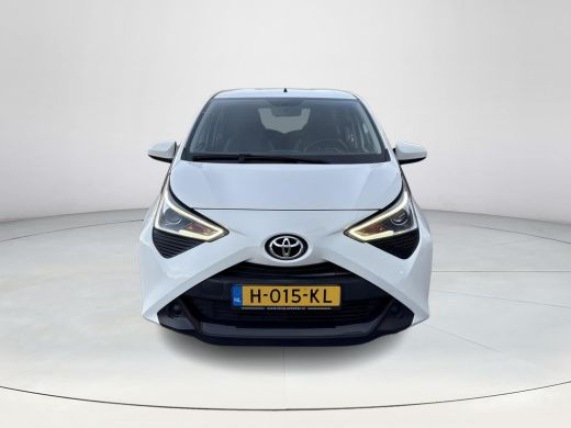 Toyota Aygo 1.0 VVT-i x-play **APPLE CARPLAY/ AIRCO/ BEGRENZER/ PERKEERCAMERA** ActivLease financial lease