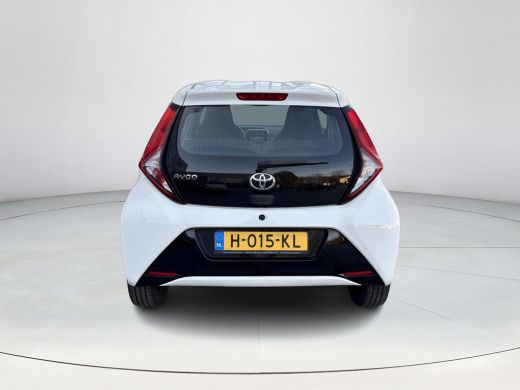 Toyota Aygo 1.0 VVT-i x-play **APPLE CARPLAY/ AIRCO/ BEGRENZER/ PERKEERCAMERA** ActivLease financial lease