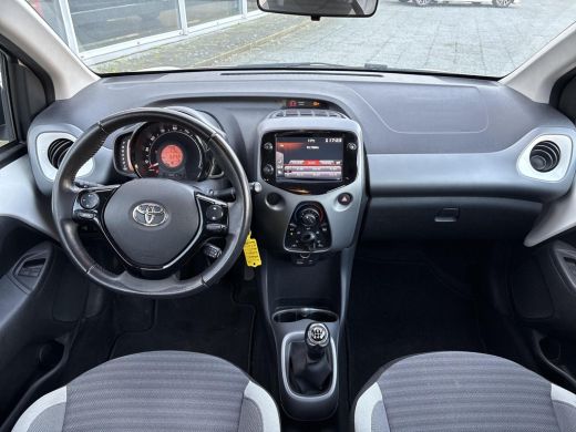Toyota Aygo 1.0 VVT-i x-play **APPLE CARPLAY/ AIRCO/ BEGRENZER/ PERKEERCAMERA** ActivLease financial lease