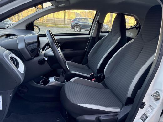 Toyota Aygo 1.0 VVT-i x-play **APPLE CARPLAY/ AIRCO/ BEGRENZER/ PERKEERCAMERA** ActivLease financial lease