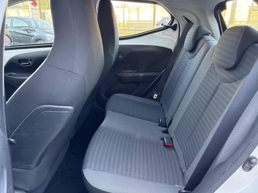 Toyota Aygo 1.0 VVT-i x-play **APPLE CARPLAY/ AIRCO/ BEGRENZER/ PERKEERCAMERA** ActivLease financial lease