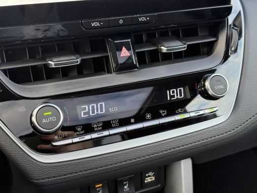 Toyota Corolla Cross 2.0 High Power Hybrid First Edition **STOELVERWARMING/ DODEHOEK DETECTIE/ ELEKTRONISCHE ACHTERKLEP** ActivLease financial lease