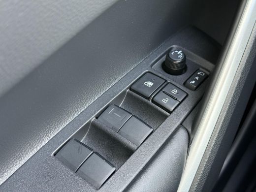 Toyota Corolla Cross 2.0 High Power Hybrid First Edition **STOELVERWARMING/ DODEHOEK DETECTIE/ ELEKTRONISCHE ACHTERKLEP** ActivLease financial lease