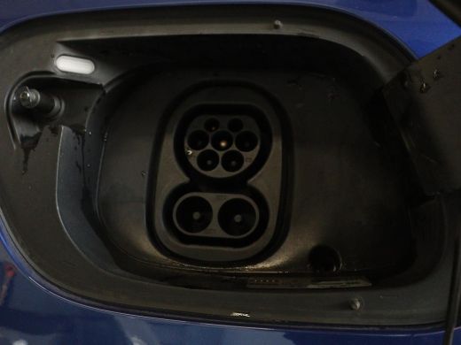 Volkswagen ID.4 First 77 kWh | SOH 90% | Stoel & stuurverwarming | Adaptive cruise | Camera | Carplay | Half lede... ActivLease financial lease