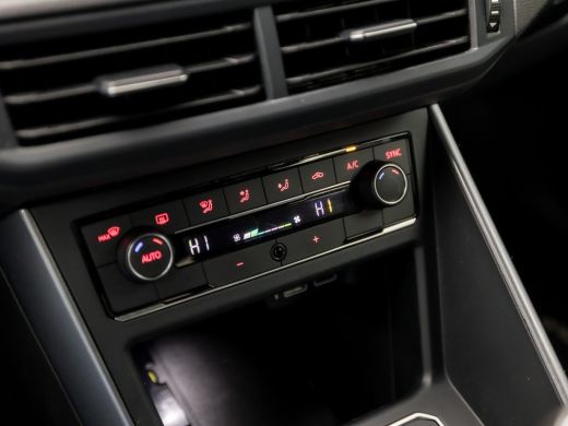 Volkswagen Polo 1.0 TSI Sportline Highline (SCHUIFDAK, APPLE CARPLAY, GROOT NAVI, ZWART HEMEL, CLIMATE, LEDER, LE... ActivLease financial lease