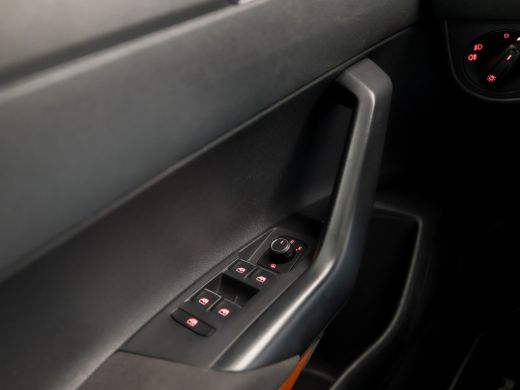 Volkswagen Polo 1.0 TSI Sportline Highline (SCHUIFDAK, APPLE CARPLAY, GROOT NAVI, ZWART HEMEL, CLIMATE, LEDER, LE... ActivLease financial lease