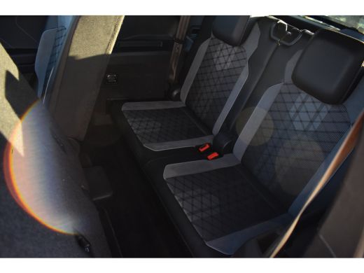 Volkswagen Tiguan Allspace 1.5 TSI 150PK R-Line Business+ 7P. | TREKHAAK | PANORAMADAK | 19 INCH | ELEKTR. A. KLEP | STUUR +... ActivLease financial lease